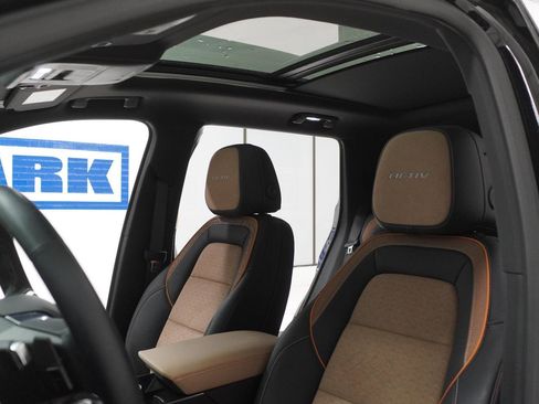 Used 2025 Chevrolet Equinox ACTIV w/ Safety and Technology Package FWD image 18