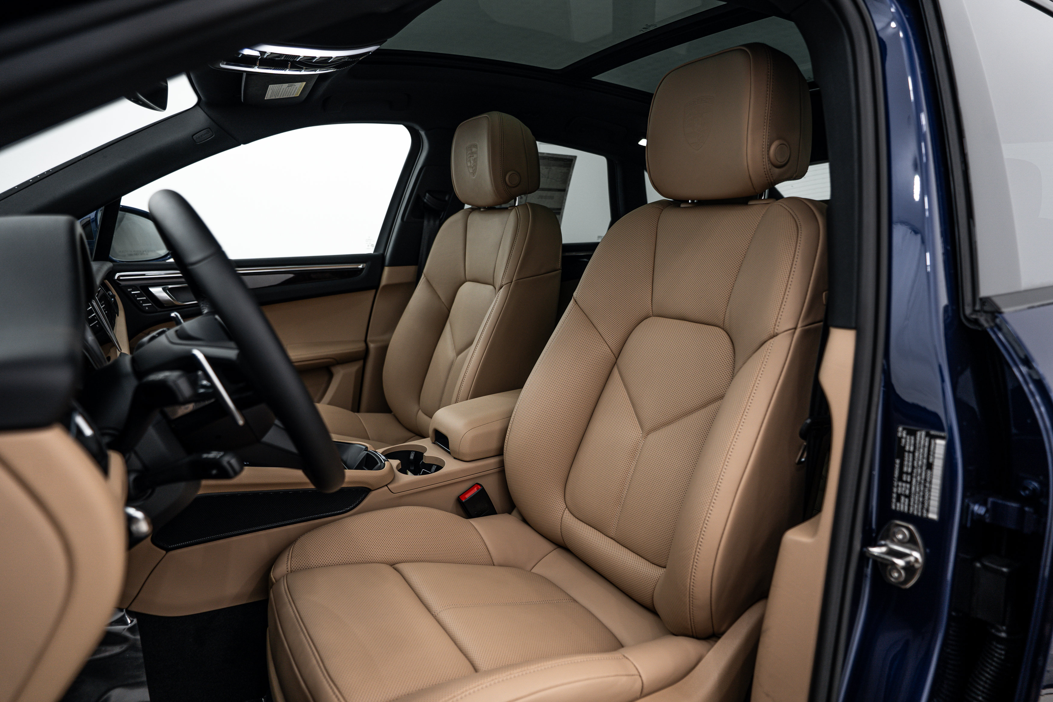 Certified 2026 Porsche Macan AWD/4WD image 18