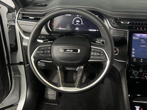 Certified 2024 Jeep Grand Cherokee L Limited w/ Luxury Tech Group II image 14