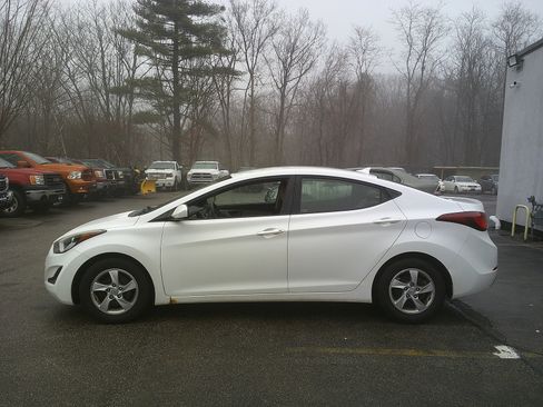Used 2015 Hyundai Elantra SE image 7
