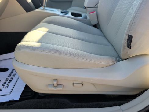 Used 2012 Subaru Legacy 2.5i Premium AWD/4WD image 9