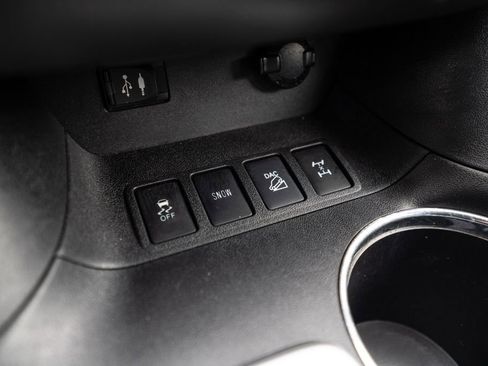 Used 2016 Toyota Highlander Limited image 28