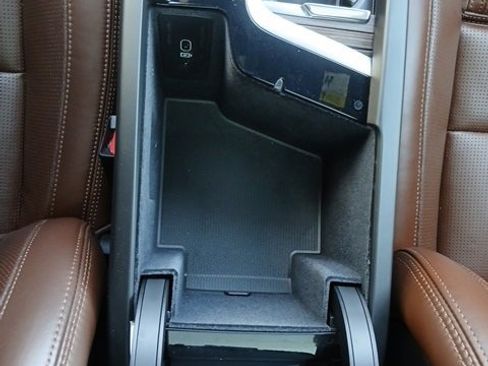 Used 2022 Volvo XC60 B5 Inscription w/ Protection Package Premier image 39