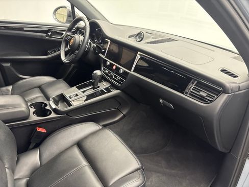 Certified 2024 Porsche Macan AWD/4WD image 25