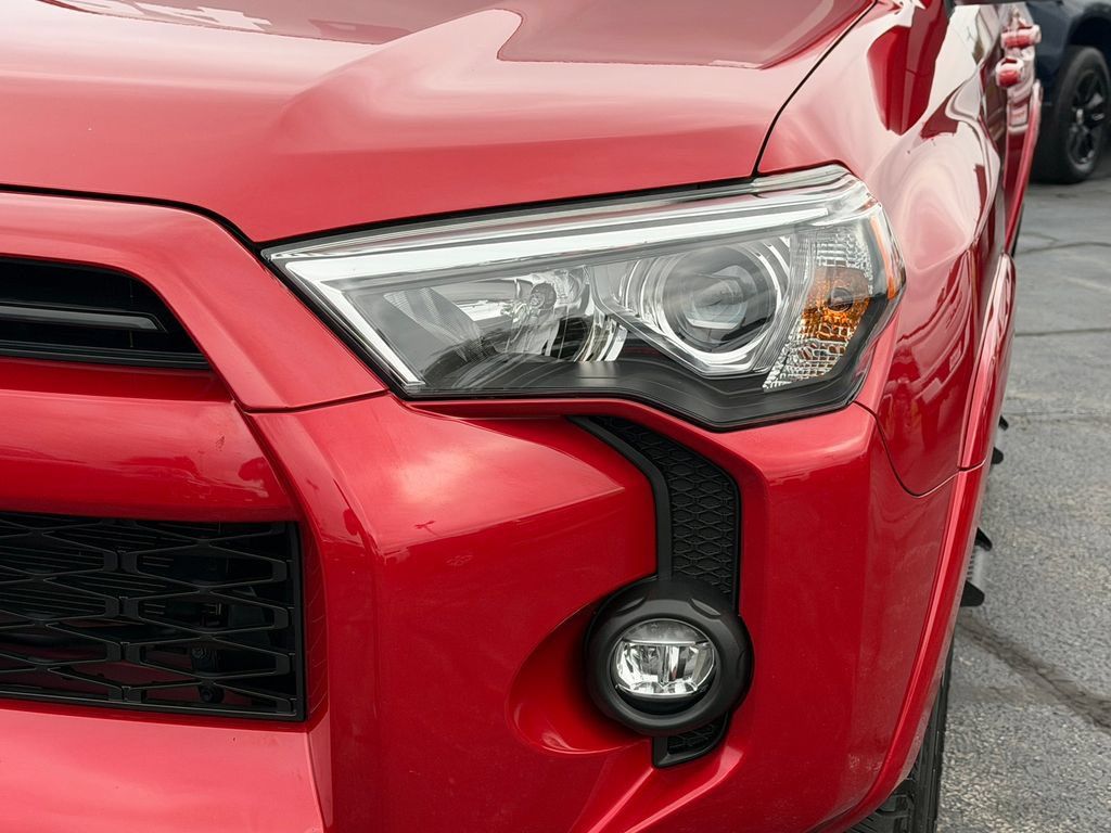 Used 2024 Toyota 4Runner SR5 AWD/4WD image 19