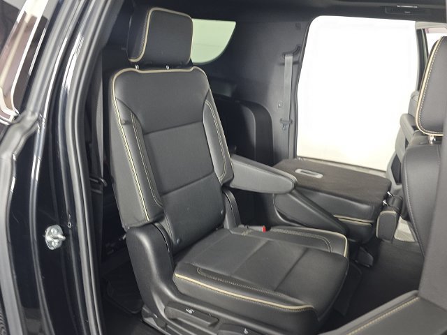 Used 2024 GMC Yukon XL SLT w/ SLT Luxury Package AWD/4WD image 31