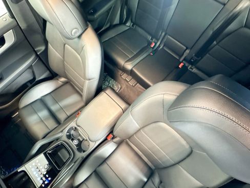 Certified 2025 Porsche Cayenne image 19