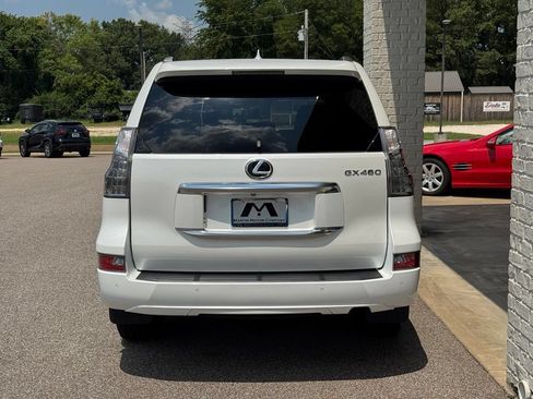 Used 2022 Lexus GX 460 Luxury w/ Accessory Package AWD/4WD image 11
