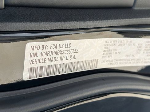 Used 2025 Jeep Grand Cherokee Altitude AWD/4WD image 13
