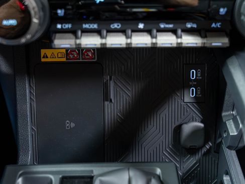 Used 2025 Toyota 4Runner Trailhunter image 89