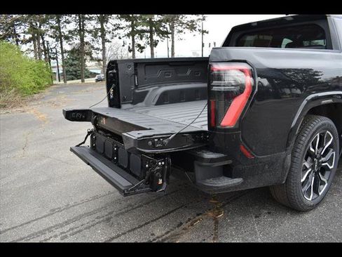 New 2025 GMC Sierra EV Denali image 9