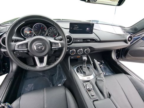 Used 2025 MAZDA MX-5 Miata RF Grand Touring RWD image 9