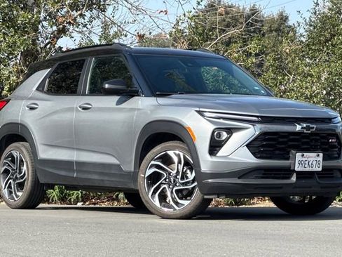 Used 2024 Chevrolet TrailBlazer RS image 2