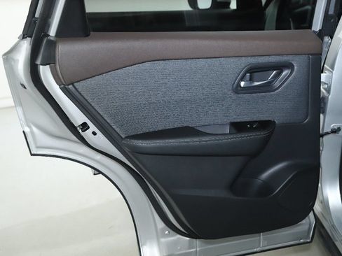 Certified 2022 Nissan Rogue SV FWD image 13