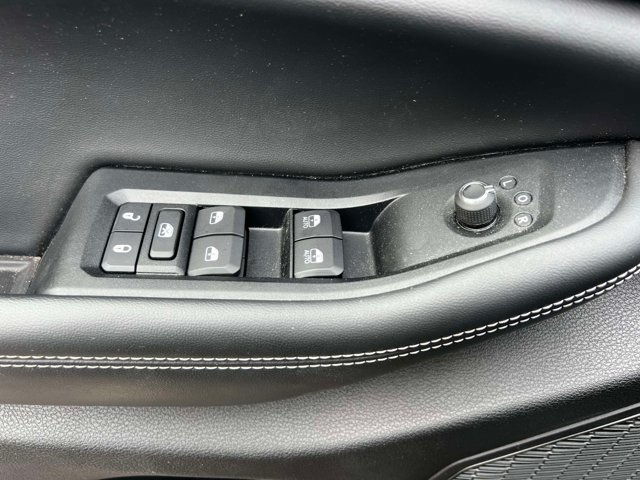 Used 2023 Jeep Grand Cherokee Limited w/ Luxury Tech Group II AWD/4WD image 17