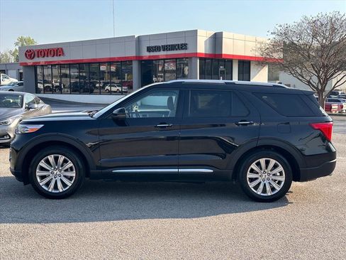 Certified 2023 Ford Explorer Limited w/ Limited Technology Package image 6