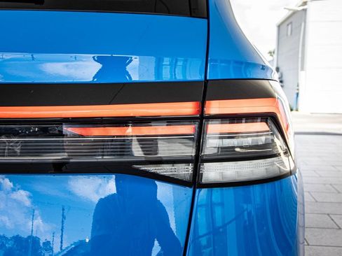 New 2026 Volkswagen Taos SE FWD image 16