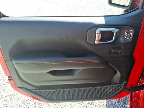 Used 2025 Jeep Wrangler Unlimited Sahara w/ Safety Group AWD/4WD image 27