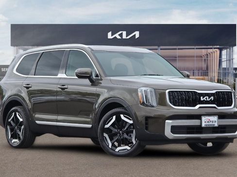 Used 2024 Kia Telluride EX w/ EX Captain's Chair Package AWD/4WD image 2