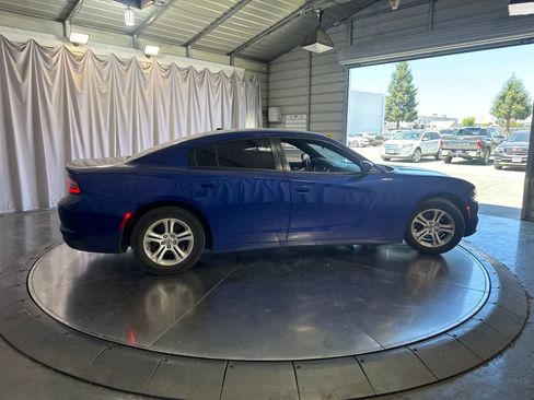 Used 2020 Dodge Charger SXT w/ Leather Interior Group RWD image 4