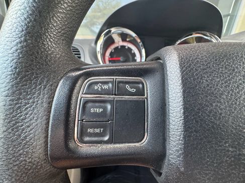 Used 2019 Dodge Grand Caravan SE w/ UConnect Hands-Free Group FWD image 18