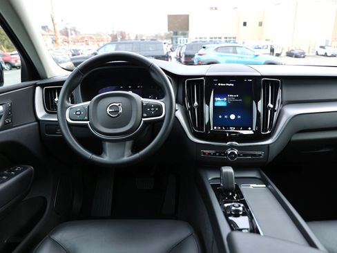 Used 2025 Volvo XC60 B5 Core image 15