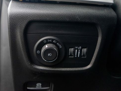 Used 2023 Jeep Grand Cherokee L Limited w/ Luxury Tech Group II image 17