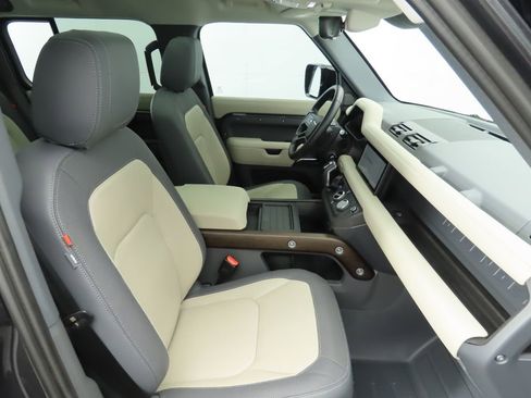 Used 2024 Land Rover Defender 110 X-Dynamic SE image 19
