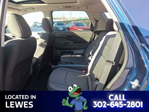 Used 2025 Nissan Pathfinder SV w/ SV Premium Package image 10