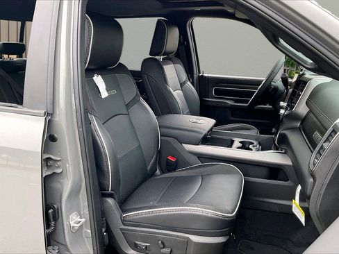 New 2026 RAM 2500 Laramie AWD/4WD image 25