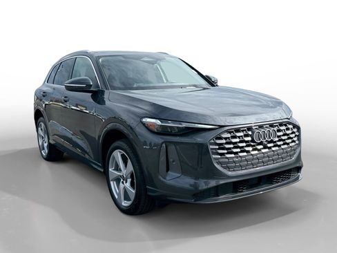 Certified 2025 Audi Q5 Premium Plus image 7