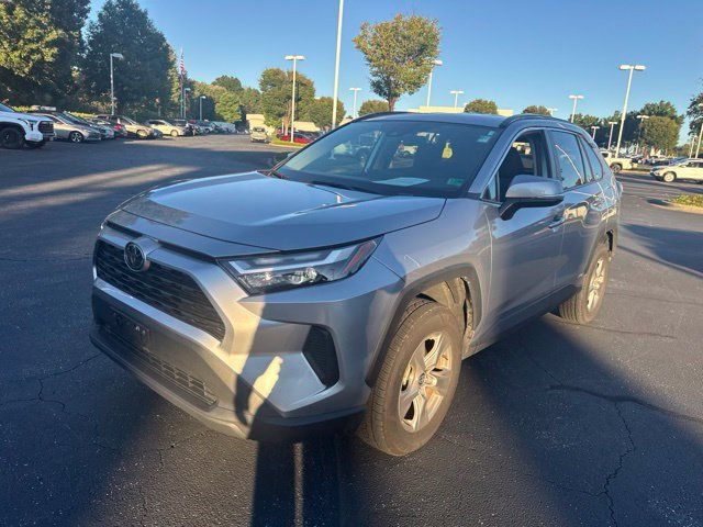Used 2025 Toyota RAV4 XLE AWD/4WD image 9