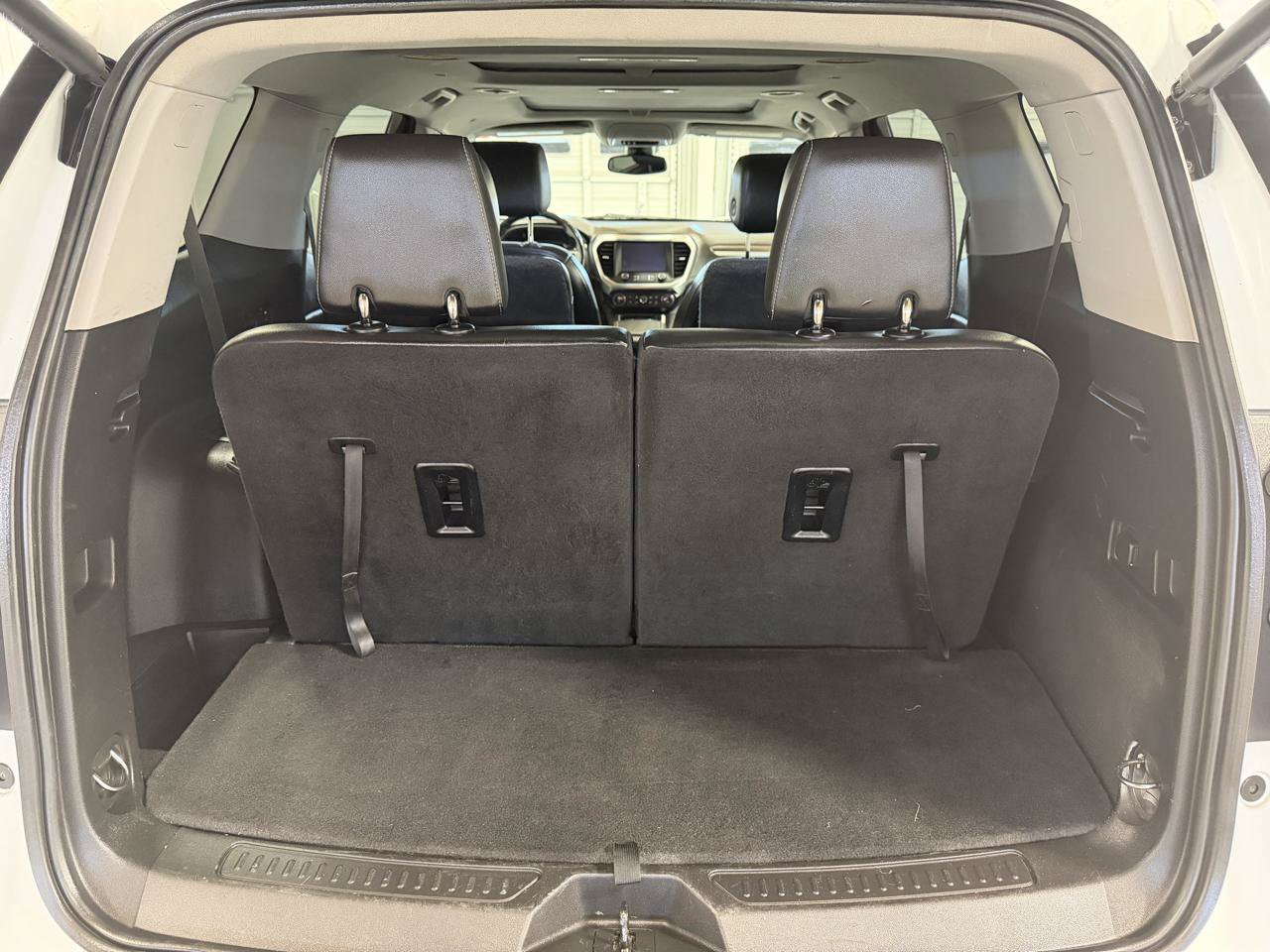 Used 2022 GMC Acadia SLT w/ Technology Package FWD image 8