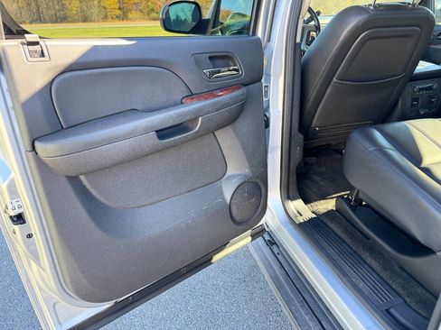 Used 2013 Chevrolet Avalanche LT w/ All-Star Edition image 4