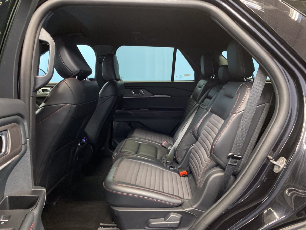 Used 2025 Ford Explorer ST-Line w/ ST-Line Street Pack AWD/4WD image 27
