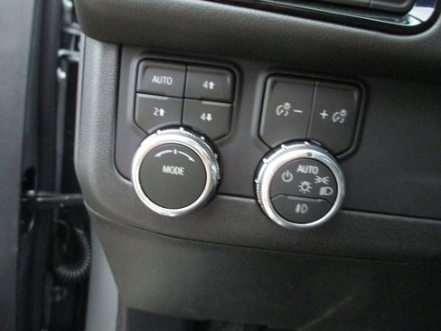 New 2026 GMC Yukon XL AT4 AWD/4WD image 17