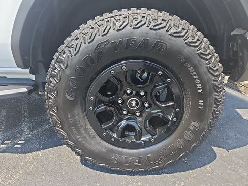 Used 2023 Ford Bronco Wildtrak image 12