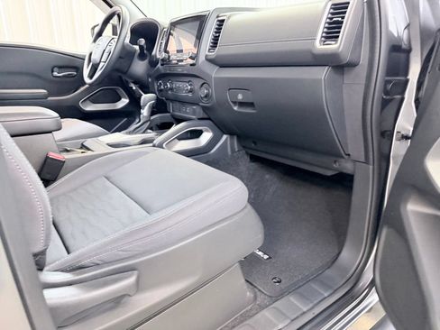 Used 2022 Nissan Frontier SV AWD/4WD image 17