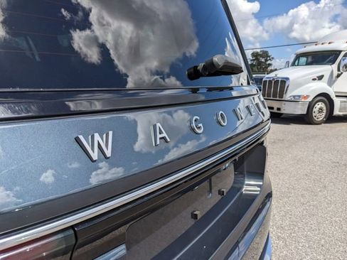 Used 2024 Jeep Wagoneer L Series II w/ Flexible Seating Group image 12