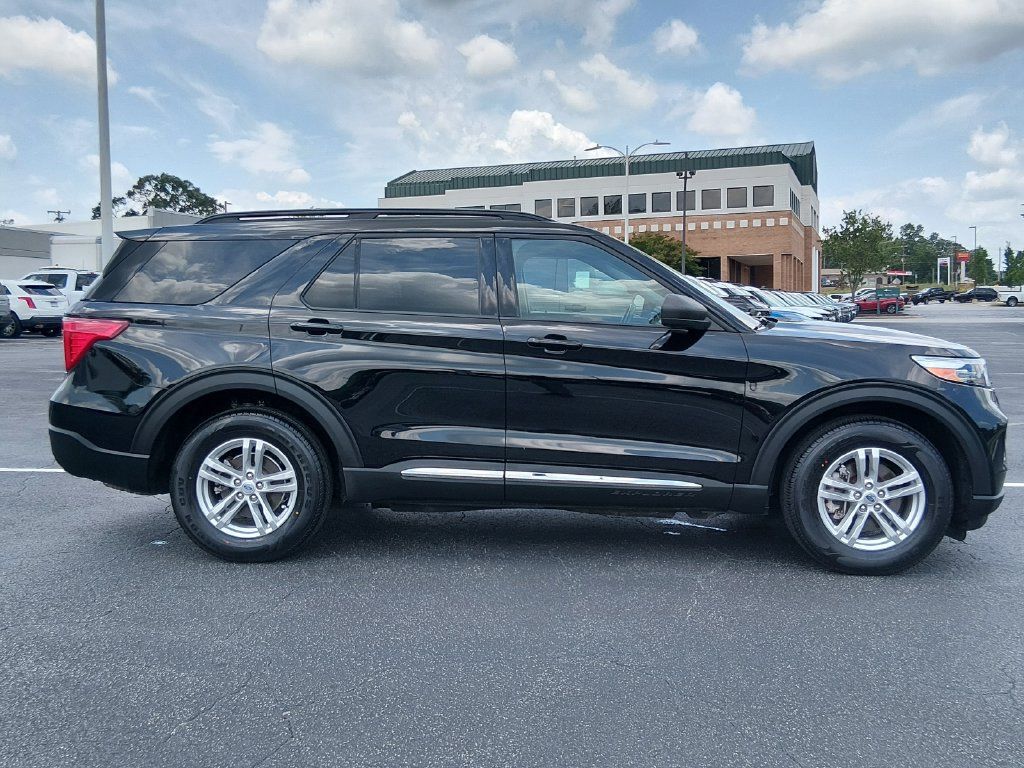 Certified 2023 Ford Explorer XLT w/ Equipment Group 202A AWD/4WD image 3