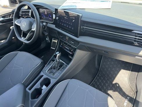 Used 2025 Volkswagen Jetta Sport image 8