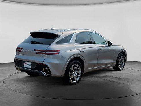 Used 2025 Genesis GV70 2.5T AWD/4WD image 10