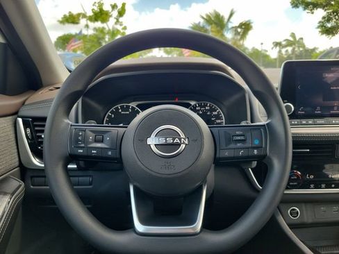 Used 2022 Nissan Rogue SV FWD image 18