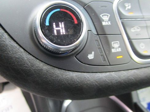 Used 2020 Chevrolet Malibu LT FWD image 28