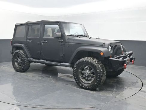 Used 2012 Jeep Wrangler Unlimited Sahara AWD/4WD image 8