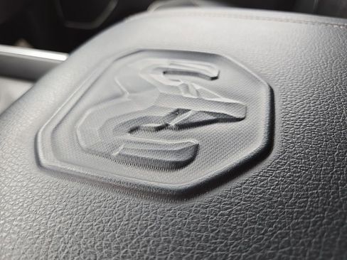Used 2022 RAM 1500 Laramie AWD/4WD image 33