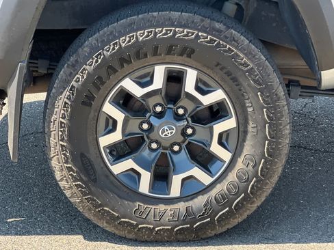 Used 2023 Toyota Tacoma TRD Off-Road w/ TRD Premium Off Road Package AWD/4WD image 20