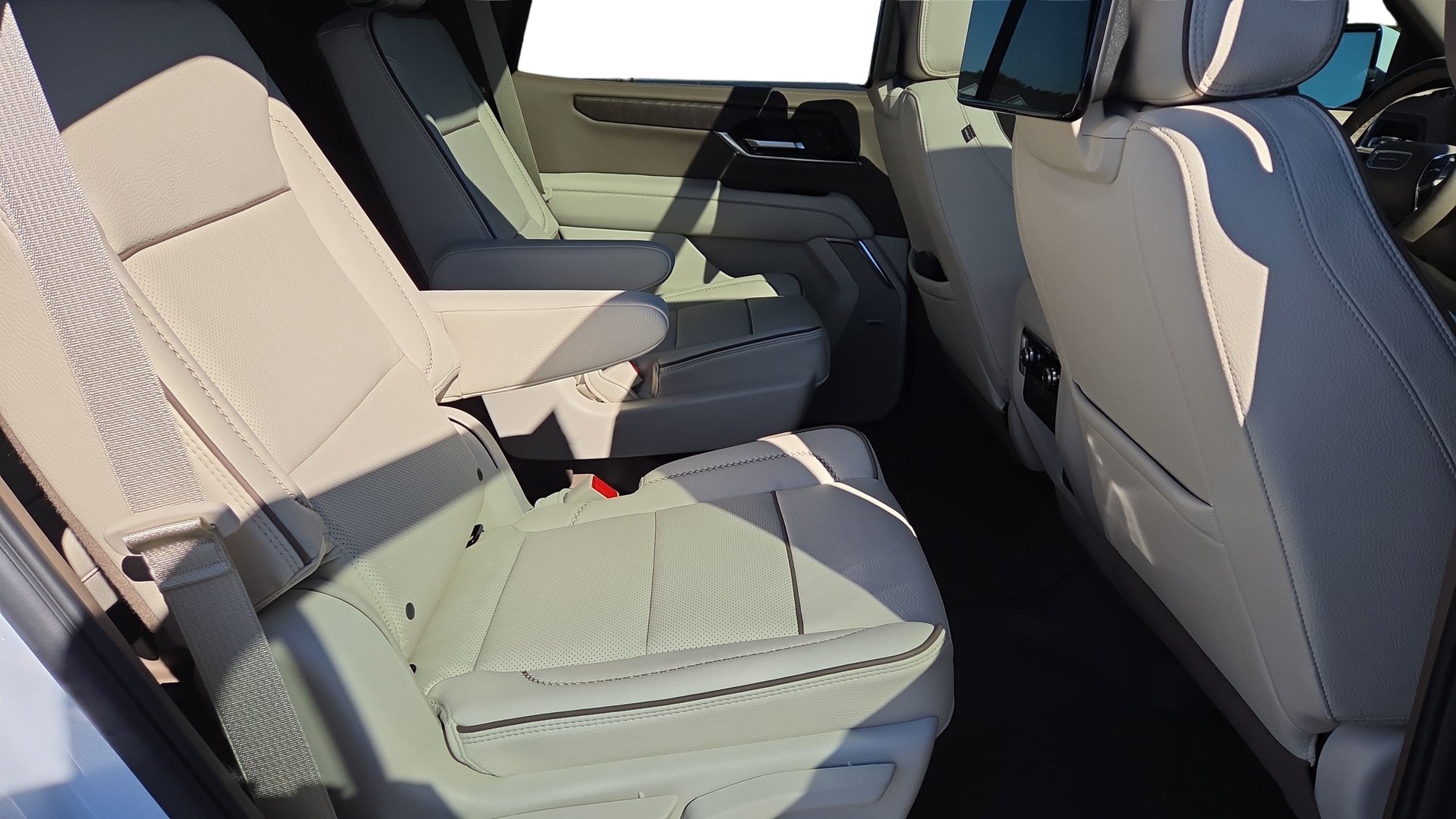 New 2026 GMC Yukon Denali w/ Denali Reserve Package RWD image 36