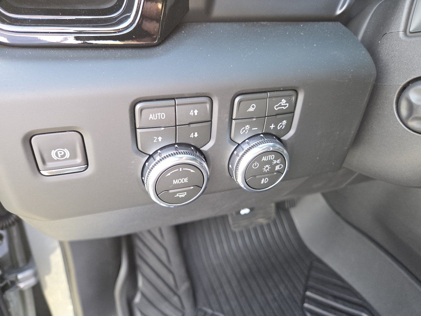 New 2026 GMC Sierra 1500 AT4 w/ AT4 Premium Package AWD/4WD image 6