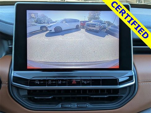 Used 2023 Jeep Compass Limited image 19